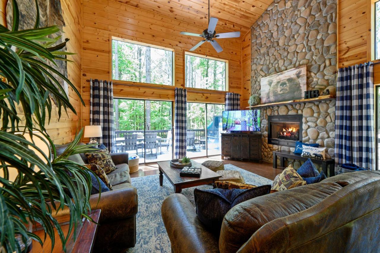 Hickory Bear - Cabin Surrounded By Pines, Sleeps 10, Hot Tub, Fire Pit, Arcade, Foosball Table & Deck Slide Broken Bow Buitenkant foto