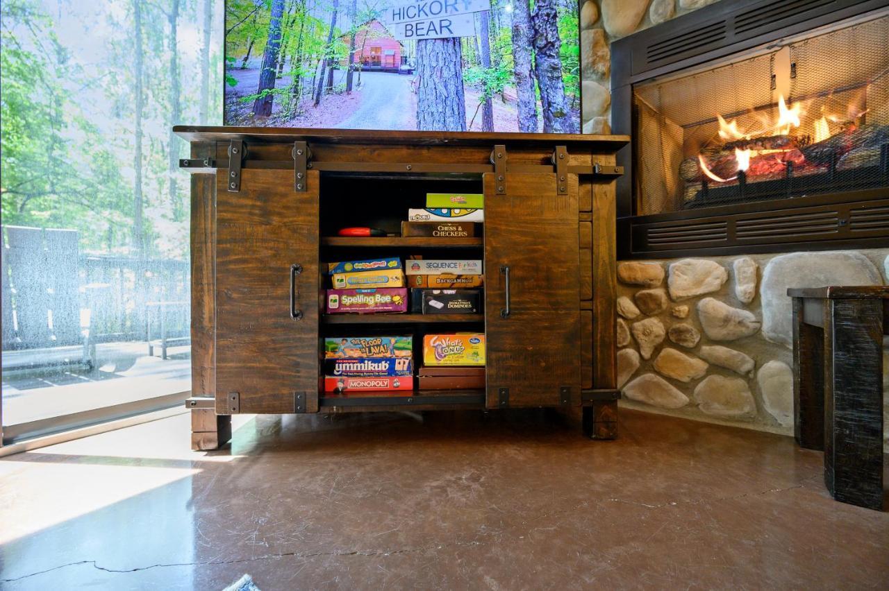 Hickory Bear - Cabin Surrounded By Pines, Sleeps 10, Hot Tub, Fire Pit, Arcade, Foosball Table & Deck Slide Broken Bow Buitenkant foto