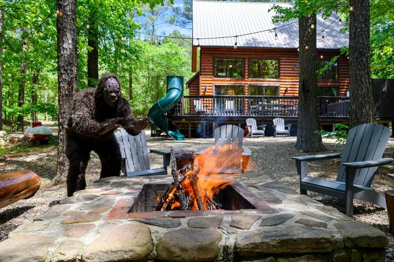 Hickory Bear - Cabin Surrounded By Pines, Sleeps 10, Hot Tub, Fire Pit, Arcade, Foosball Table & Deck Slide Broken Bow Buitenkant foto