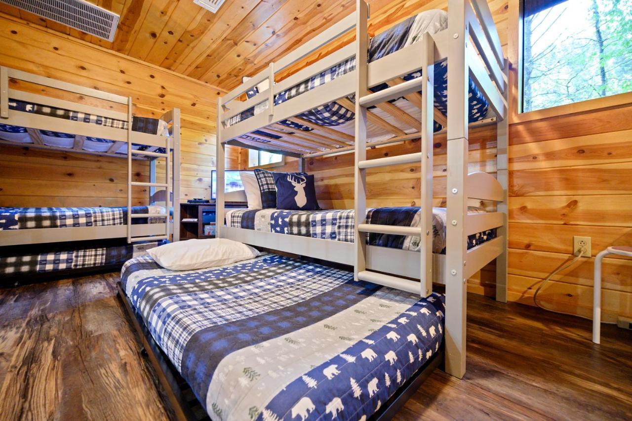Hickory Bear - Cabin Surrounded By Pines, Sleeps 10, Hot Tub, Fire Pit, Arcade, Foosball Table & Deck Slide Broken Bow Buitenkant foto