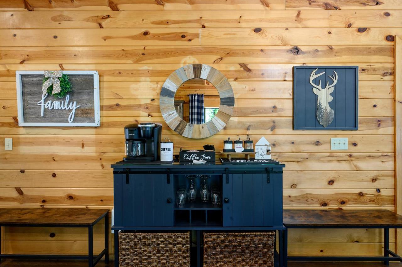 Hickory Bear - Cabin Surrounded By Pines, Sleeps 10, Hot Tub, Fire Pit, Arcade, Foosball Table & Deck Slide Broken Bow Buitenkant foto
