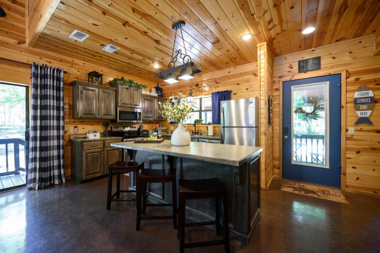 Hickory Bear - Cabin Surrounded By Pines, Sleeps 10, Hot Tub, Fire Pit, Arcade, Foosball Table & Deck Slide Broken Bow Buitenkant foto