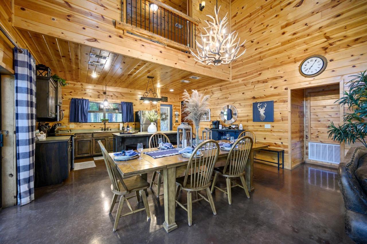 Hickory Bear - Cabin Surrounded By Pines, Sleeps 10, Hot Tub, Fire Pit, Arcade, Foosball Table & Deck Slide Broken Bow Buitenkant foto