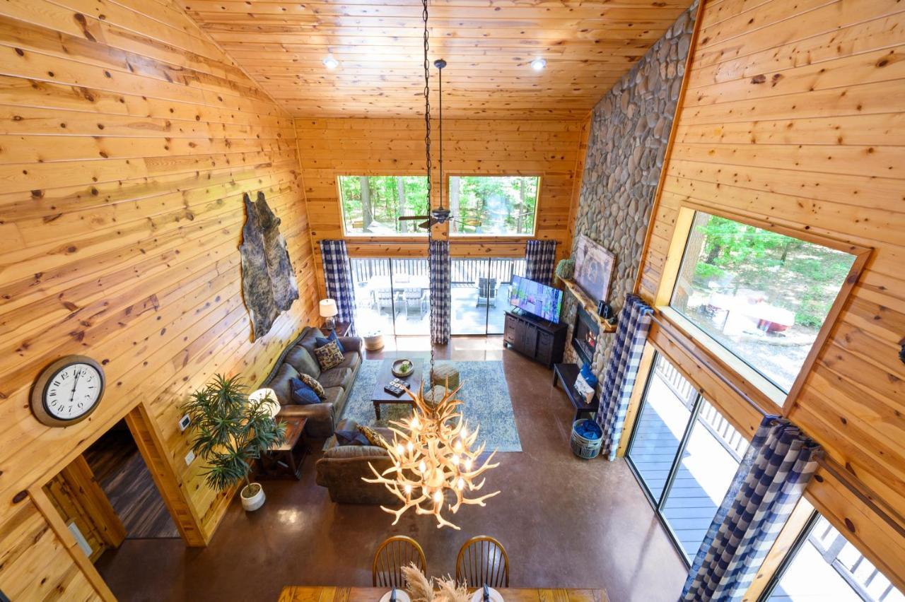 Hickory Bear - Cabin Surrounded By Pines, Sleeps 10, Hot Tub, Fire Pit, Arcade, Foosball Table & Deck Slide Broken Bow Buitenkant foto