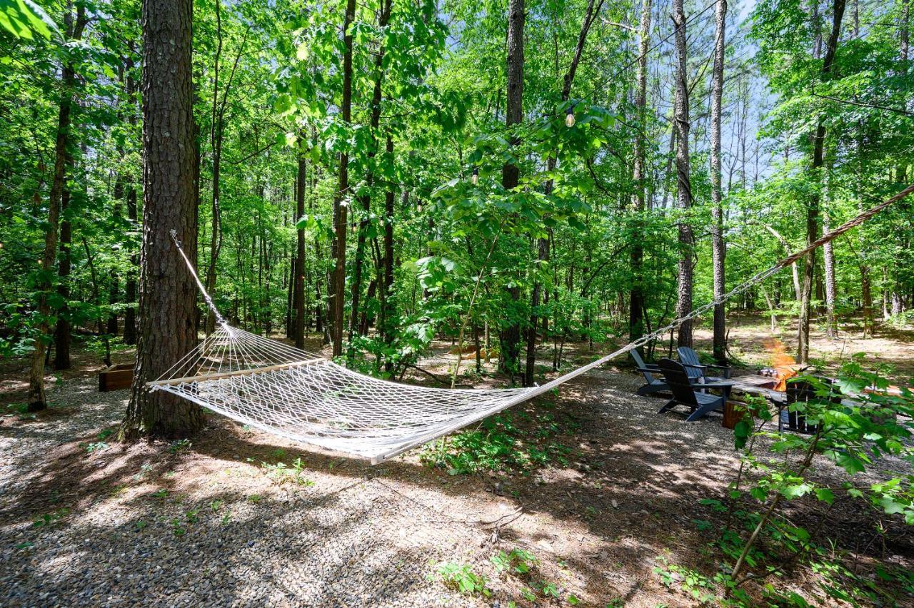 Hickory Bear - Cabin Surrounded By Pines, Sleeps 10, Hot Tub, Fire Pit, Arcade, Foosball Table & Deck Slide Broken Bow Buitenkant foto