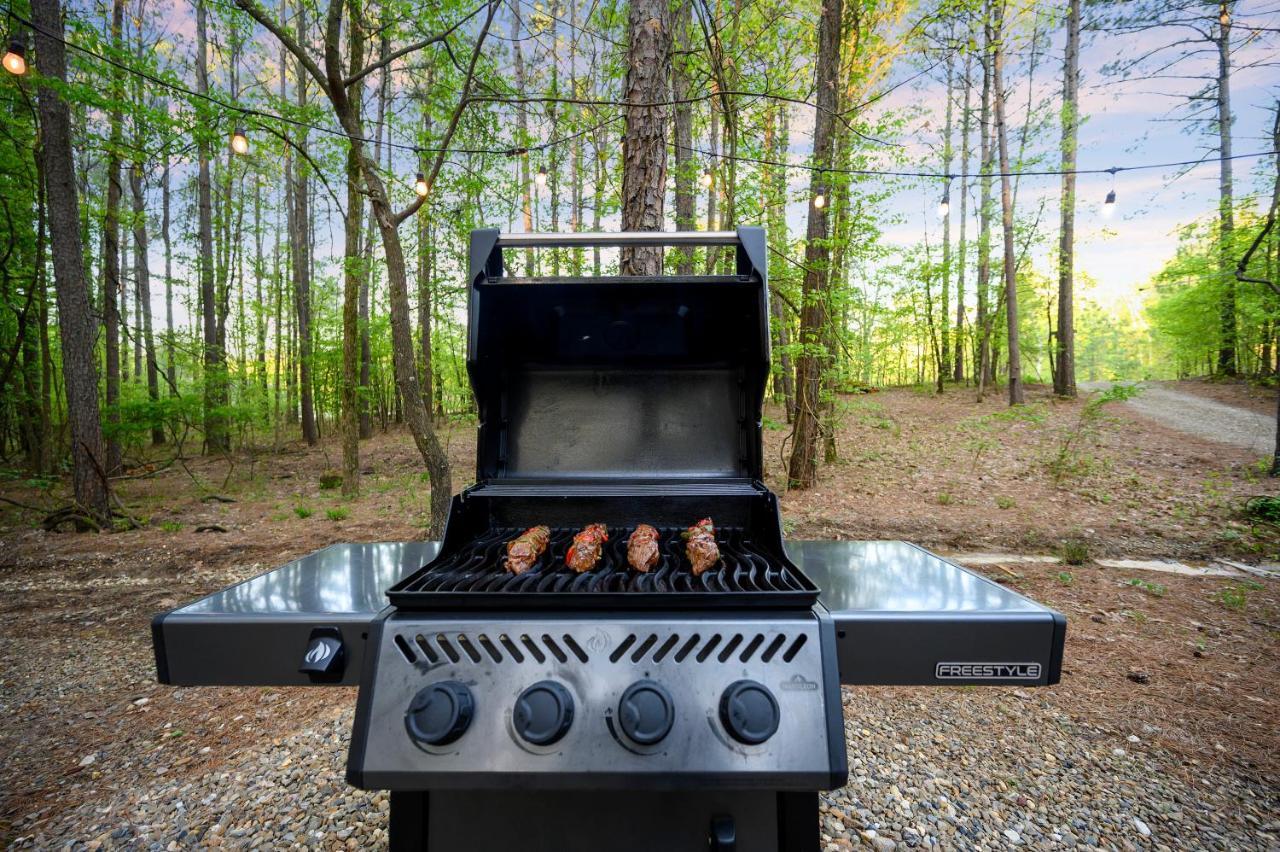 Hickory Bear - Cabin Surrounded By Pines, Sleeps 10, Hot Tub, Fire Pit, Arcade, Foosball Table & Deck Slide Broken Bow Buitenkant foto