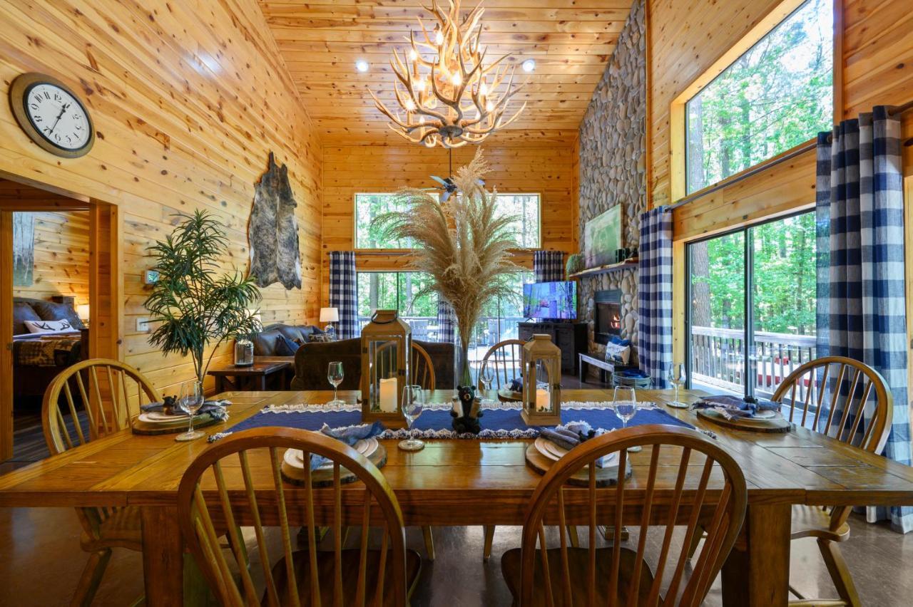 Hickory Bear - Cabin Surrounded By Pines, Sleeps 10, Hot Tub, Fire Pit, Arcade, Foosball Table & Deck Slide Broken Bow Buitenkant foto