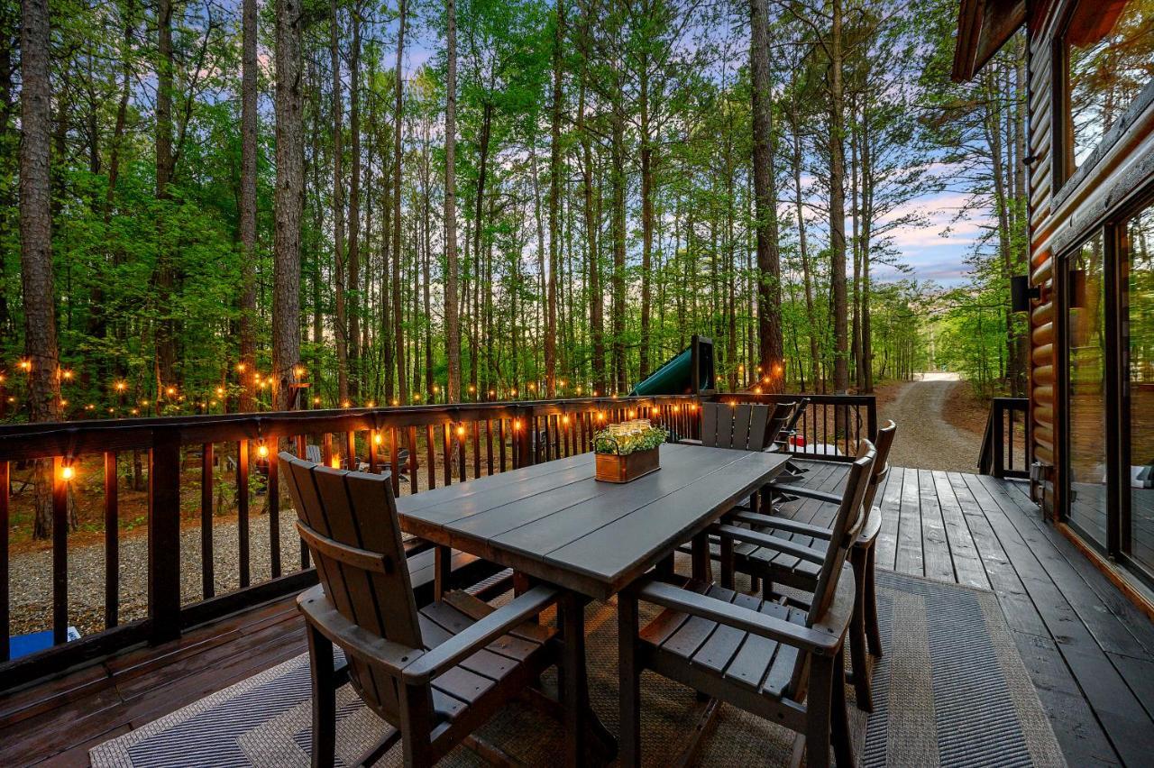 Hickory Bear - Cabin Surrounded By Pines, Sleeps 10, Hot Tub, Fire Pit, Arcade, Foosball Table & Deck Slide Broken Bow Buitenkant foto