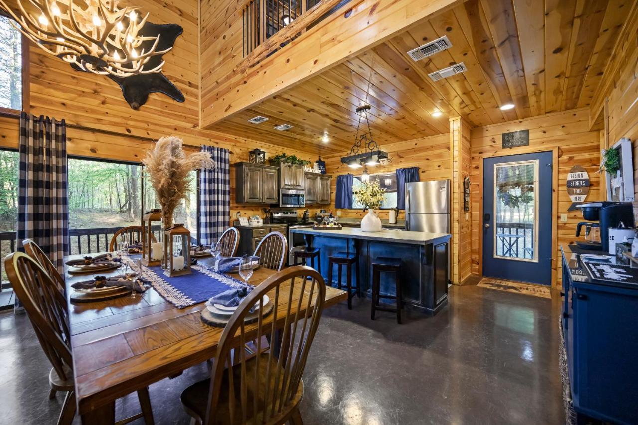 Hickory Bear - Cabin Surrounded By Pines, Sleeps 10, Hot Tub, Fire Pit, Arcade, Foosball Table & Deck Slide Broken Bow Buitenkant foto