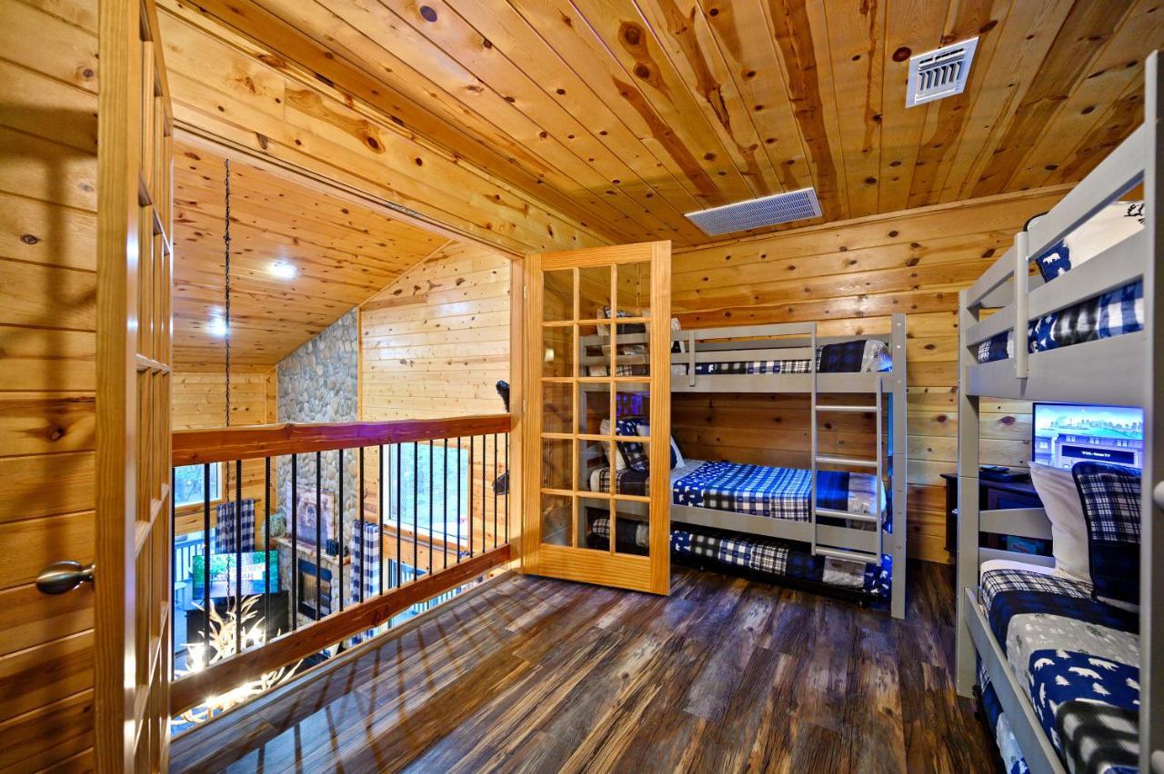 Hickory Bear - Cabin Surrounded By Pines, Sleeps 10, Hot Tub, Fire Pit, Arcade, Foosball Table & Deck Slide Broken Bow Buitenkant foto