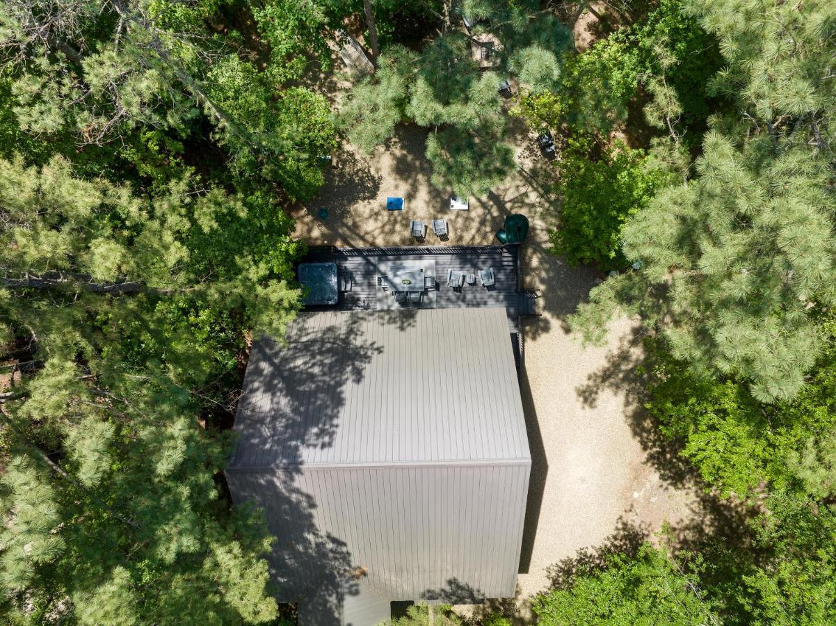 Hickory Bear - Cabin Surrounded By Pines, Sleeps 10, Hot Tub, Fire Pit, Arcade, Foosball Table & Deck Slide Broken Bow Buitenkant foto