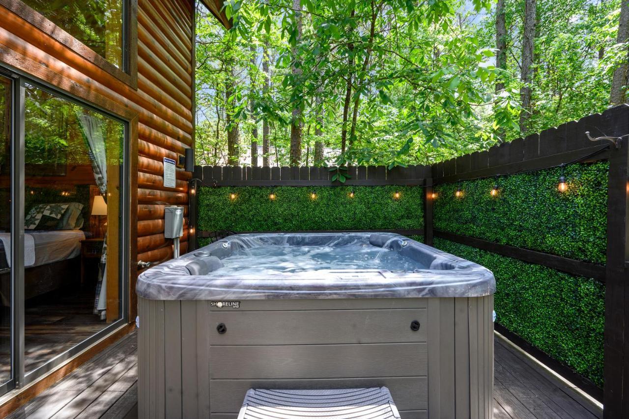 Hickory Bear - Cabin Surrounded By Pines, Sleeps 10, Hot Tub, Fire Pit, Arcade, Foosball Table & Deck Slide Broken Bow Buitenkant foto