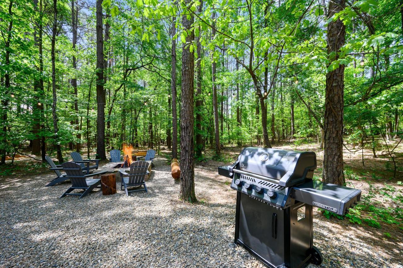 Hickory Bear - Cabin Surrounded By Pines, Sleeps 10, Hot Tub, Fire Pit, Arcade, Foosball Table & Deck Slide Broken Bow Buitenkant foto