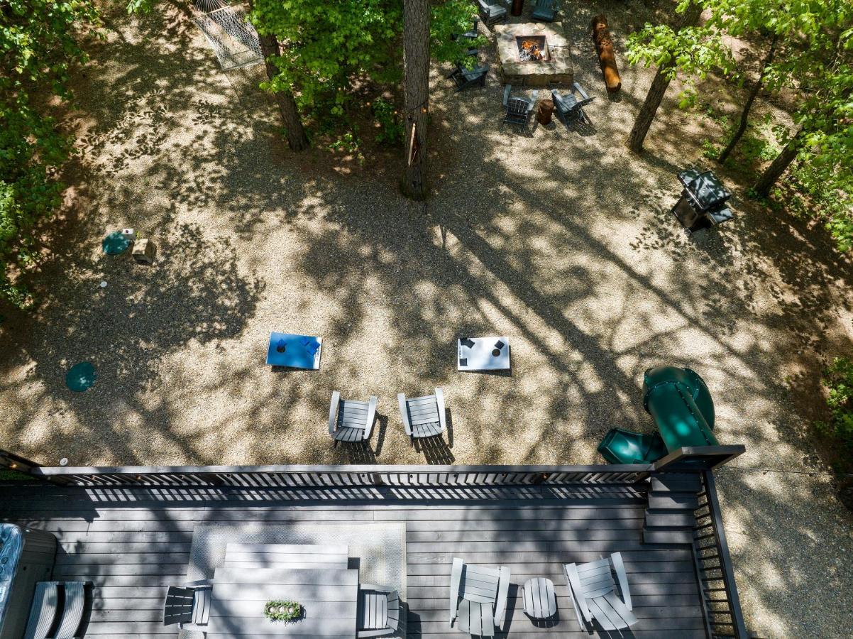 Hickory Bear - Cabin Surrounded By Pines, Sleeps 10, Hot Tub, Fire Pit, Arcade, Foosball Table & Deck Slide Broken Bow Buitenkant foto