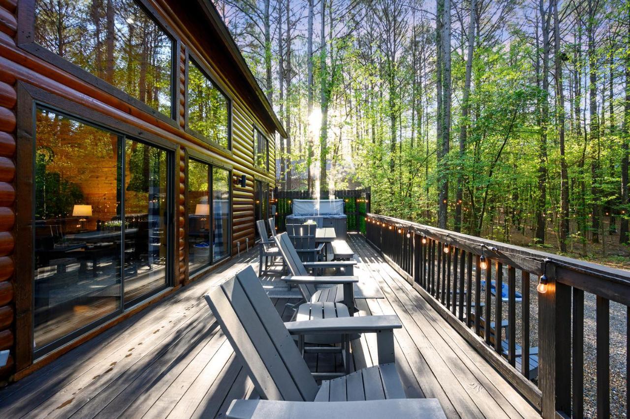 Hickory Bear - Cabin Surrounded By Pines, Sleeps 10, Hot Tub, Fire Pit, Arcade, Foosball Table & Deck Slide Broken Bow Buitenkant foto